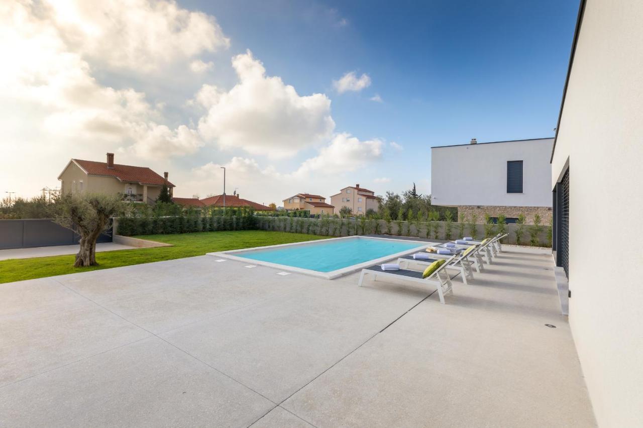 Amazing Private Villa With Outdoor Swimming Pool In Vodnjan Exterior photo