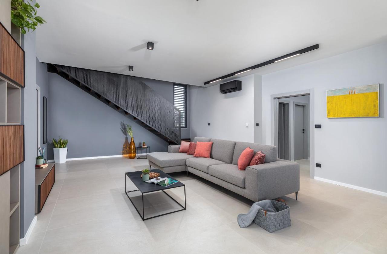 Amazing Private Villa With Outdoor Swimming Pool In Vodnjan Exterior photo
